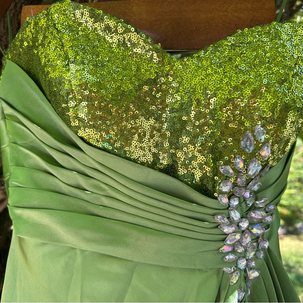 Elegant Green Sequin Dress